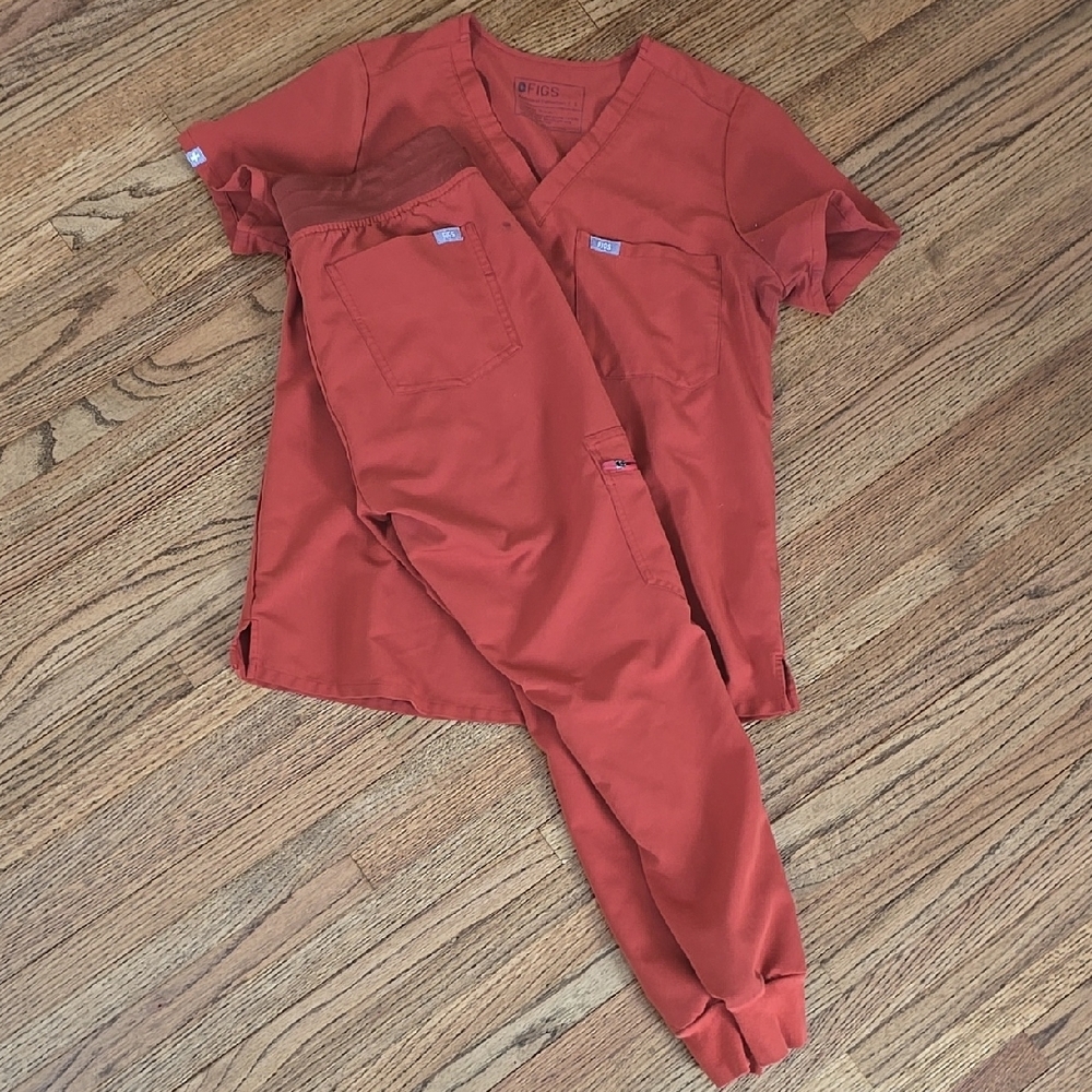 FIGS Red Scrub Set